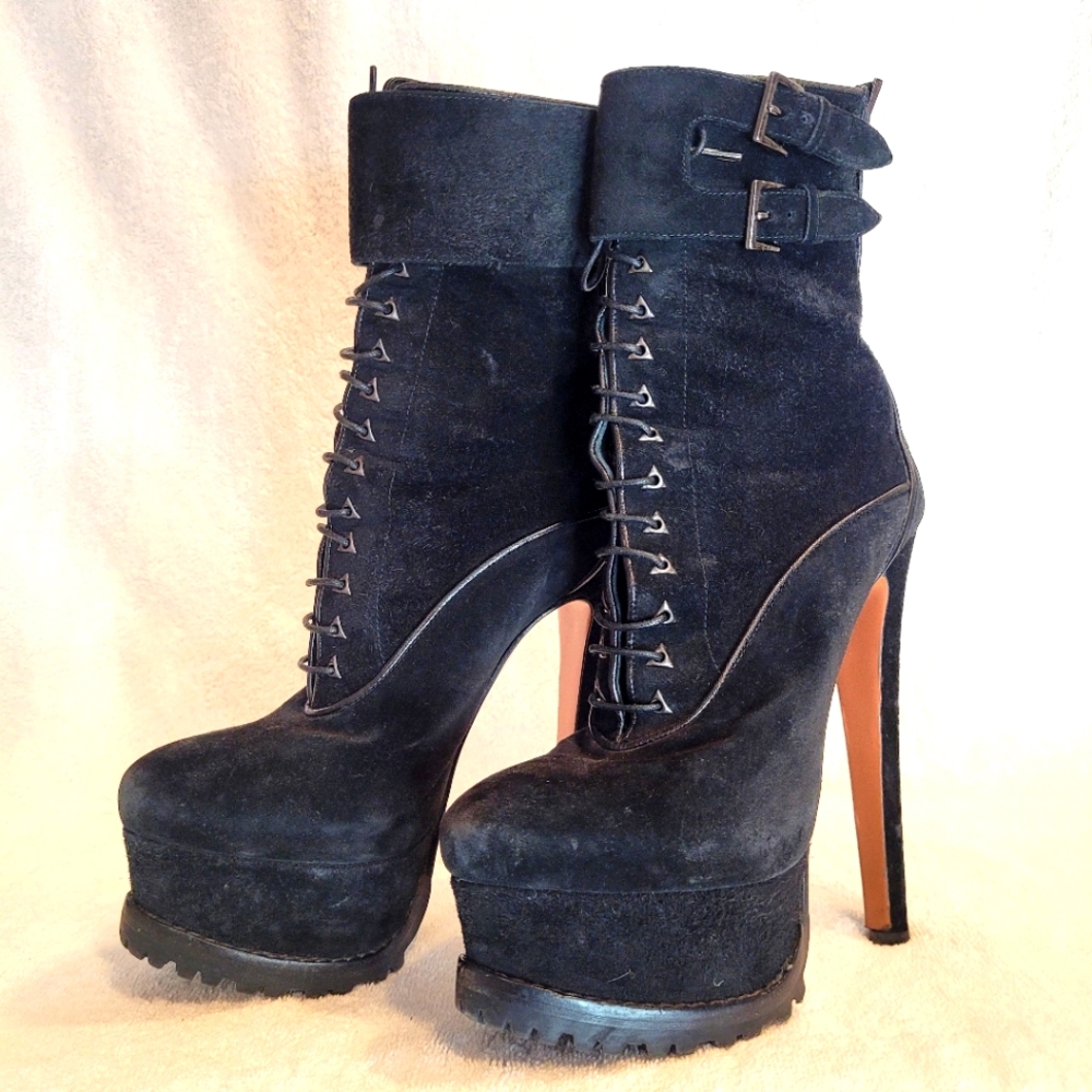 Alaïa Platform Lace up Boots